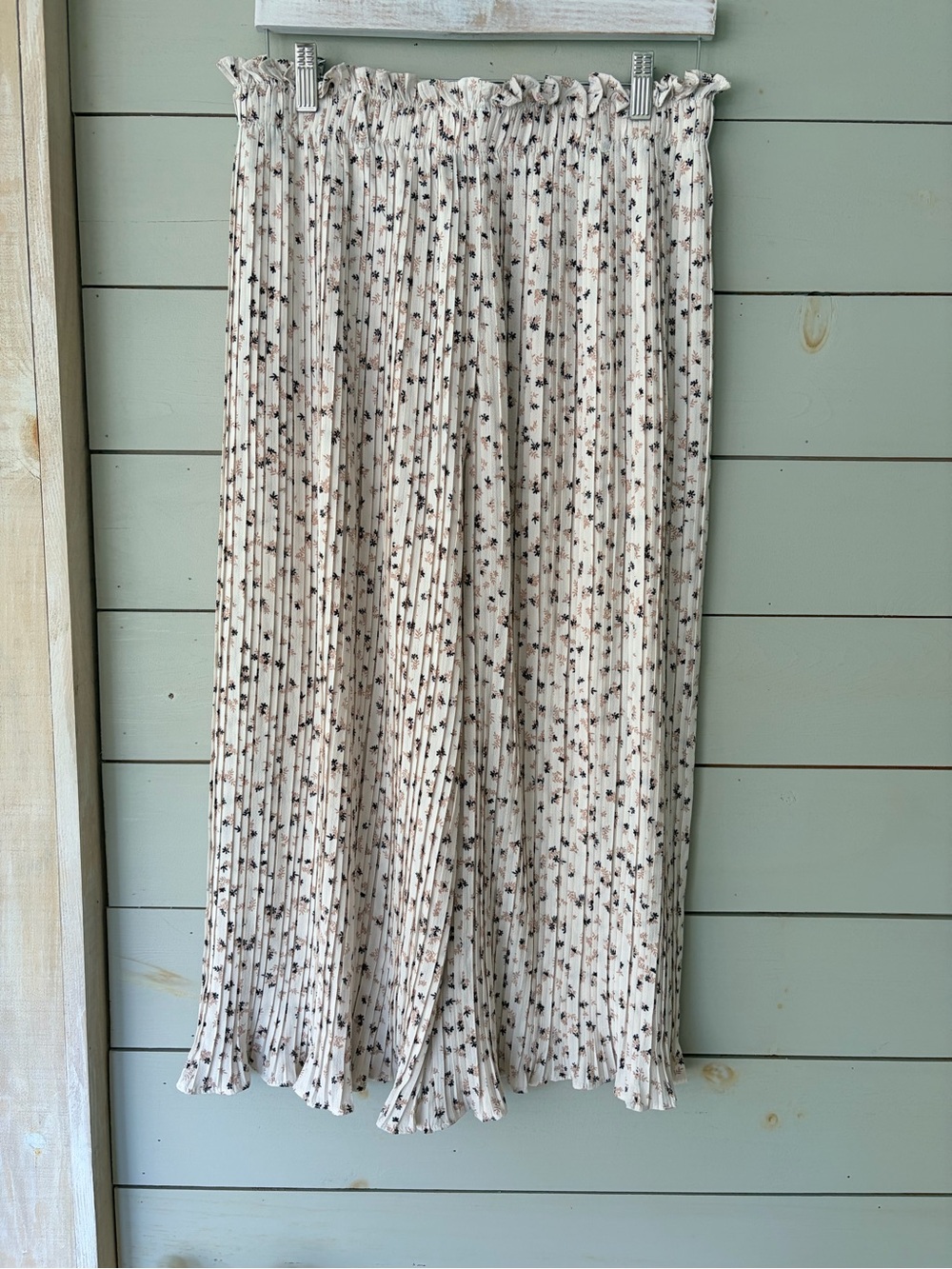 Iceblue Floral Pleated Wide Leg Pants – Size Large